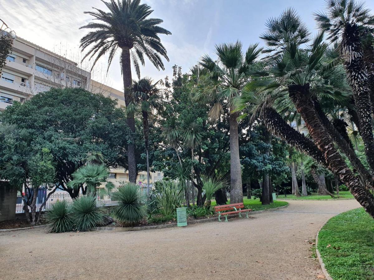 Appartement 2 Pieces Meubles A Juan Les Pins อองทีบส์ ภายนอก รูปภาพ