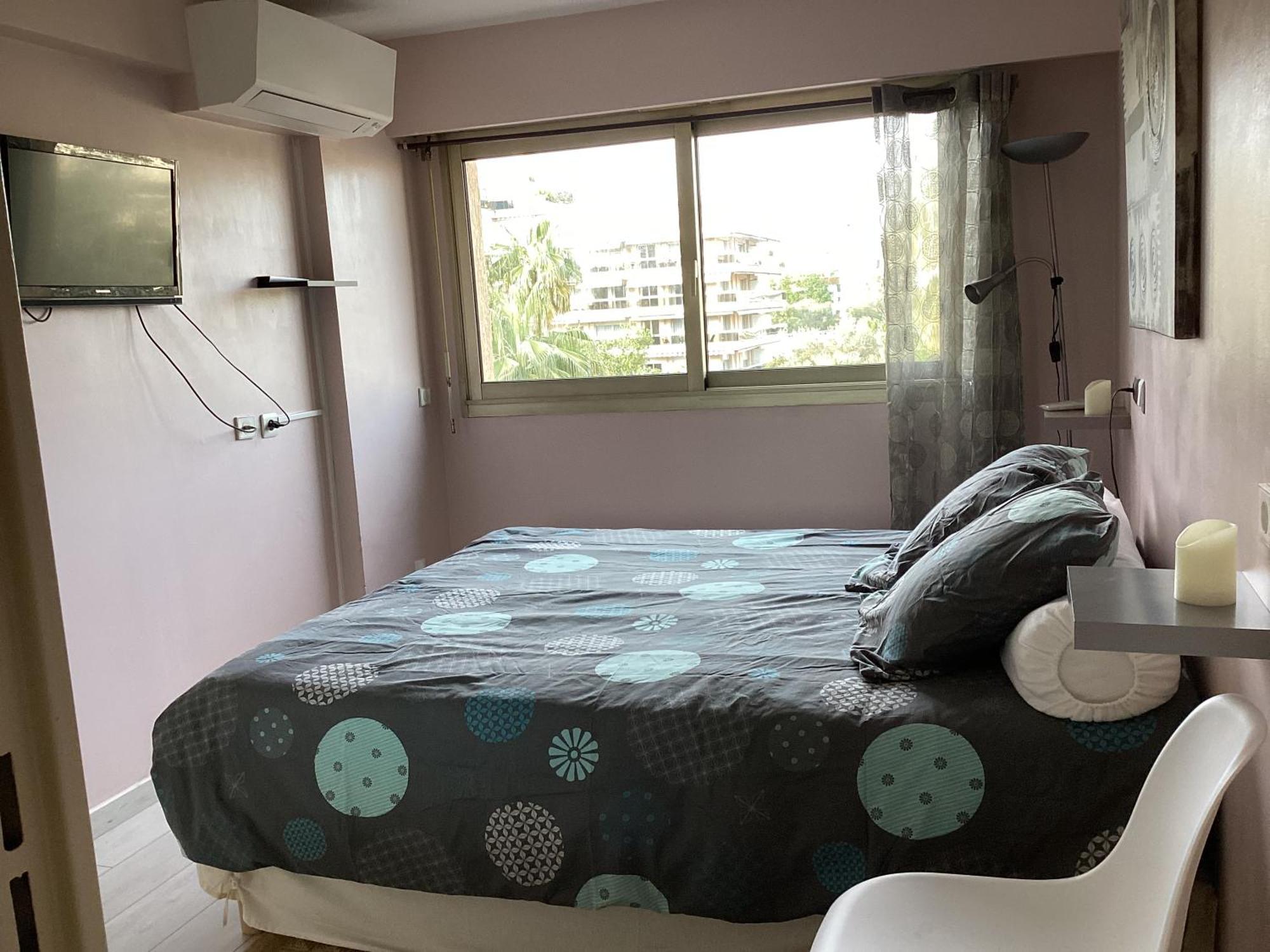 Appartement 2 Pieces Meubles A Juan Les Pins อองทีบส์ ภายนอก รูปภาพ
