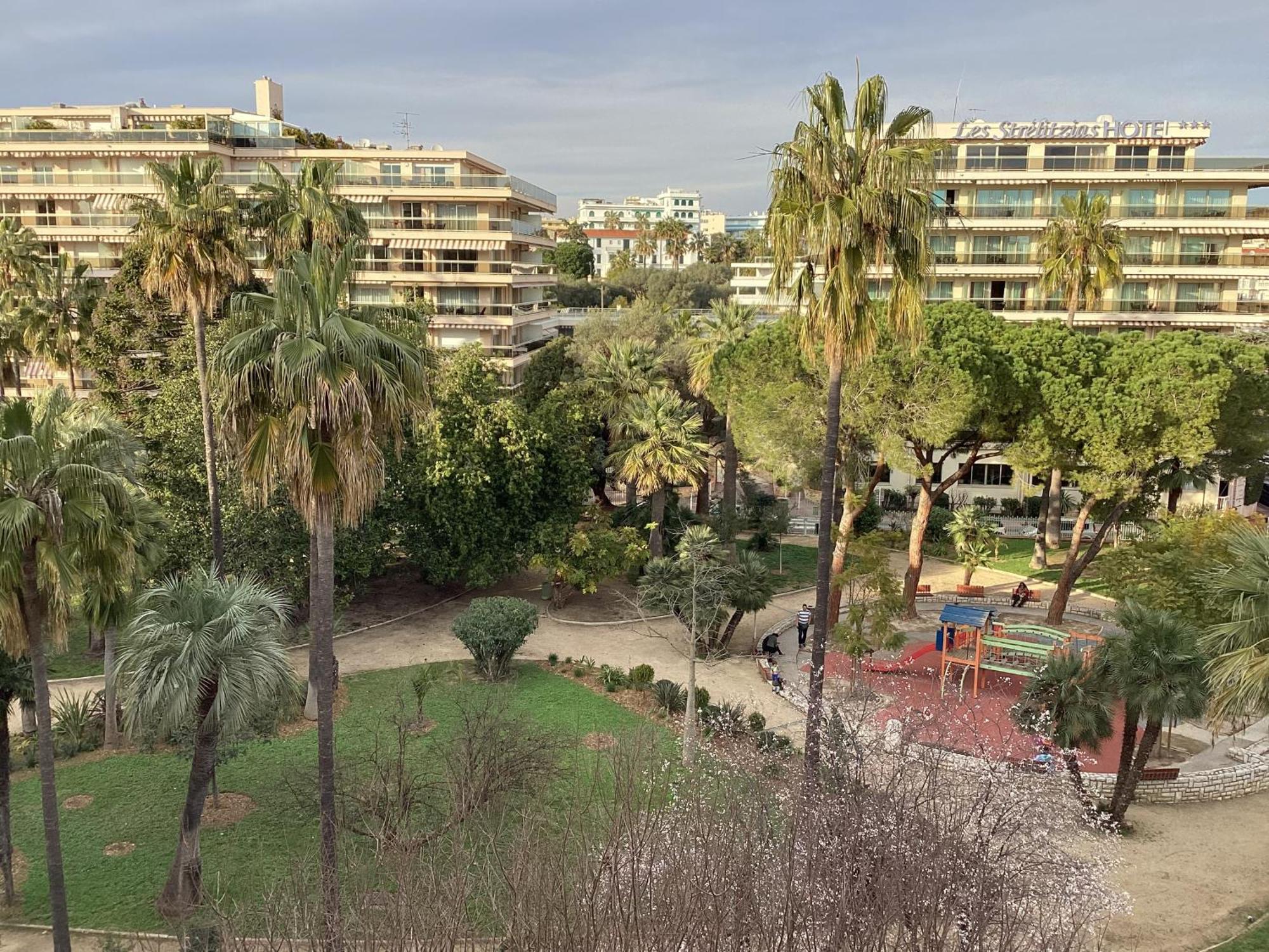 Appartement 2 Pieces Meubles A Juan Les Pins อองทีบส์ ภายนอก รูปภาพ